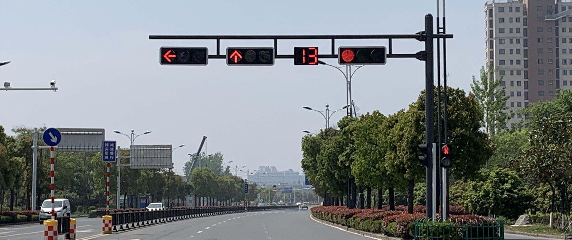 交通信號(hào)燈桿，道路交通信號(hào)桿